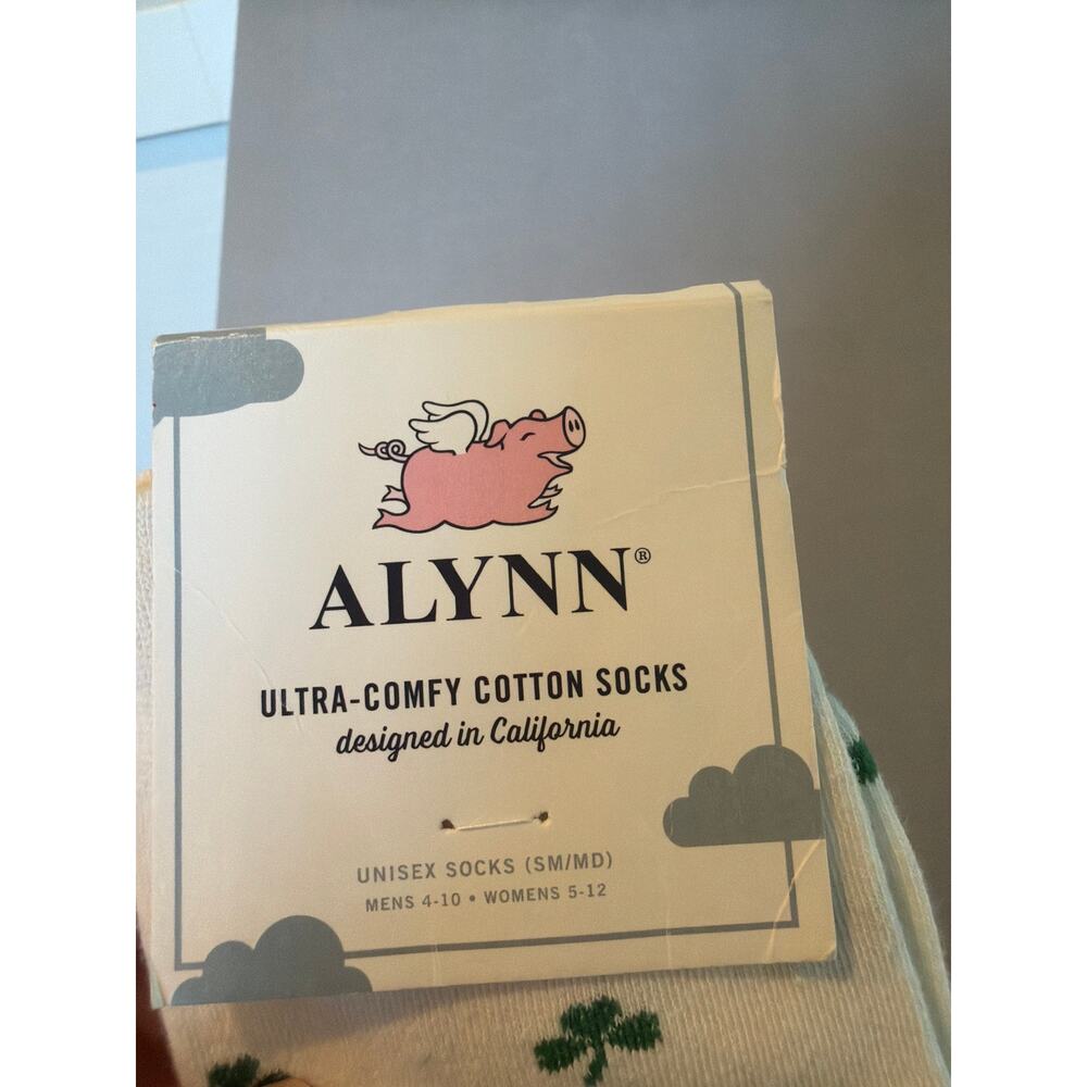 NWT -ALYNN Shamrock Clover Crew Socks White Green St. Patrick’s Day Unisex S/M - Picture 4 of 4